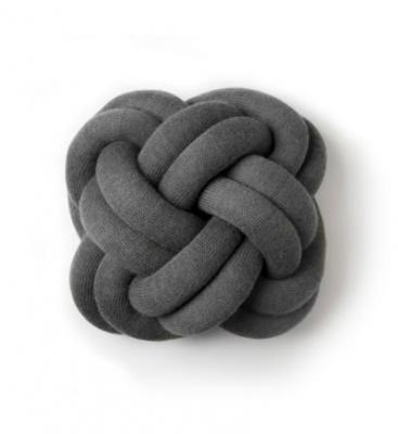 Design House Stockholm - Knot Coussin, gris fonc&eacute;