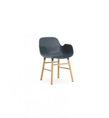 Normann Copenhagen Fauteuil Form avec structure en bois - bleu - Ch&ecirc;ne