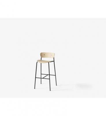 Chaise de bar en ch&ecirc;ne naturel et pi&egrave;tement noir AV7 Pavilion -&tradition