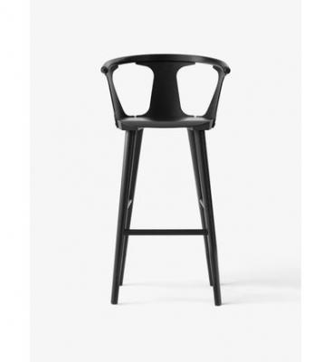 Chaise de bar en ch&ecirc;ne laqu&eacute; noir In Between SK9 -&tradition