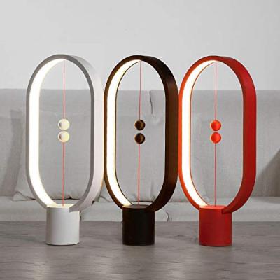 MIKAMAX Heng Balance Lamp Ellipse - Une lampe unique avec un interrupteur flottant