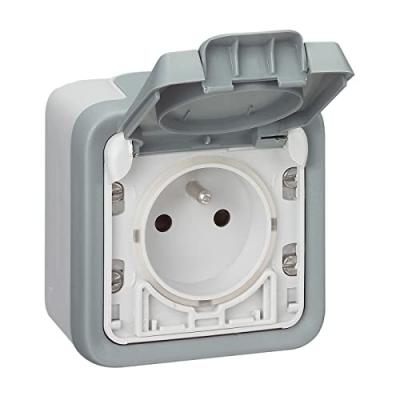 LEGRAND  Prise de courant + volet de protection IP55 16A