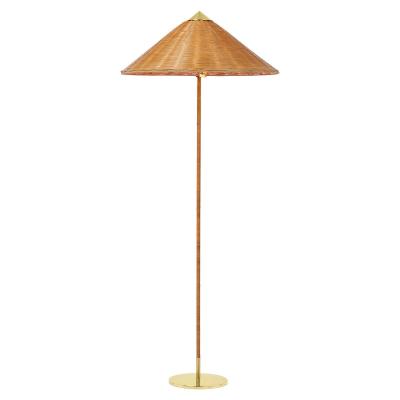 GUBI Lampadaire 9602 en laiton et rotin. Multicolore 