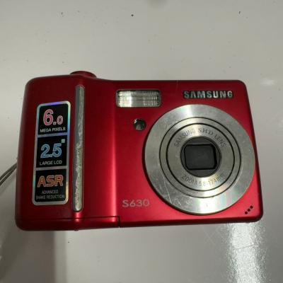 SAMSUNG Appareil photo Compact  S630 Noir compact - 6.0 MP - 3x zoom optique - flash 16 Mo - noir