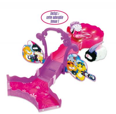 GIOCHI PREZIOSI  Zhu Zhu Pets Playset Le d&eacute;fil&eacute; de mode et 1 tenue