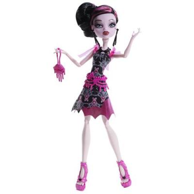 MATTEL Poup&eacute;e Monster High Howlywood Tapis noir Draculaura 