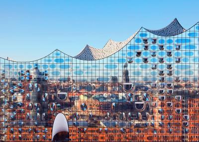 PULS ENTERTAINMENT Hambourg dans le reflet de la Philharmonie de l'Elbe