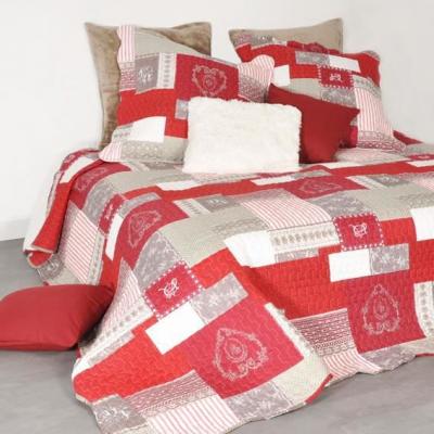 Boutis Arkansas Rouge 240x260cm, 2 Taies 65x65cm, 100% Microfibre