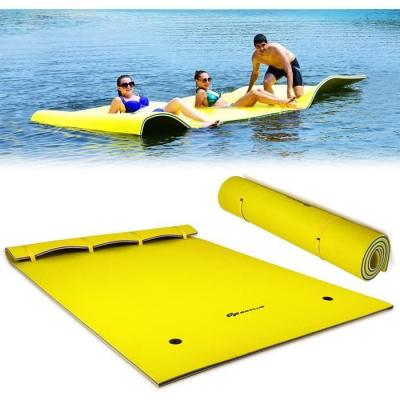 COSTWAY tapis flottant en mousse XPE jaune 270x180cm 3 couches avec attache &eacute;lastique de 3,5m capacit&eacute; portante 300kg pour piscine/plage 