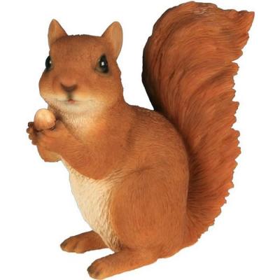 RIVIERA Ecureuil en r&eacute;sine avec noisette entre ses pattes