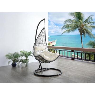 VENTE UNIQUE Fauteuil suspendu en r&eacute;sine tress&eacute;e noire et coussins blancs - OROSI