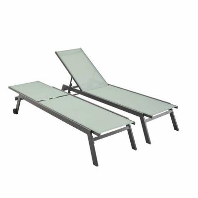 SWEEEK Lot de 2 bains de soleil ELSA en aluminium avec roulettes - Transat 5 positions - Vert de gris