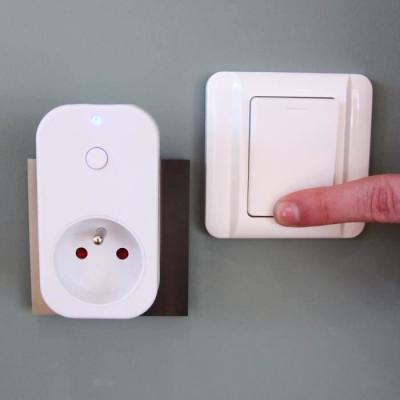 SELF CONFORT Prise commandable &agrave; distance avec interrupteur      Blanc