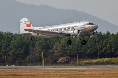 Maquette avion Trumpeter DC-3- 1/48 - Maquette d'avion