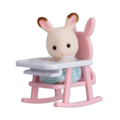 SYLVANIAN FAMILIES Figurine B&eacute;b&eacute; Lapin + Chaise B&eacute;b&eacute; 