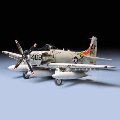 TAMIYA  - 61058 - A-1H Skyraider