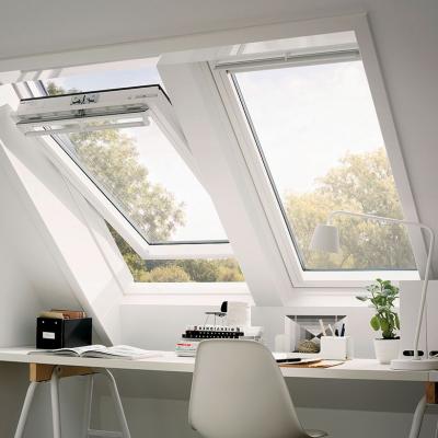 VELUX Fen&ecirc;tre de toit &agrave; rotation  Tout Confort Whitefinish - bois peint en blanc L. 55 x H. 70 cm (GGL 2057 CK01)