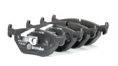 BREMBO Jeu de 4 plaquettes de frein  P 06 023