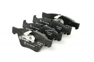 BREMBO Jeu de 4 plaquettes de frein  P 06 057