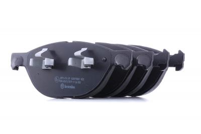 BREMBO Jeu de 4 plaquettes de frein  P 06 058