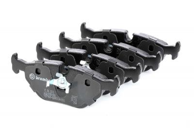 BREMBO Jeu de 4 plaquettes de frein  P 06 013