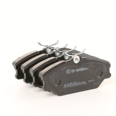 BREMBO Jeu de 4 plaquettes de frein  P 68 027