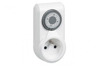LEGRAND Programmateur m&eacute;nager hebdomadaire avec fiche 2P+T et socle 2P+T 16A