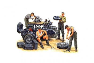 MASTER BOX German Motorcycle Repair Team - 1:35e -  Ltd. 
