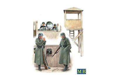 MASTER BOX  Tour de guet de la 2&egrave;me GM allemande avec gardes- 1/35 -