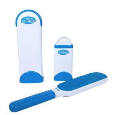  La brosse magique attrape poils et peluches avec son socle auto nettoyant Acti Sweep.
