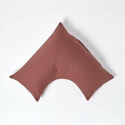 HOMESCAPES  Taie d&rsquo;Oreiller Chocolat en Forme de V 100% Coton 200 Fils