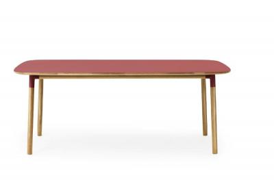 Normann Copenhagen Formulaire table de ch&ecirc;ne rouge