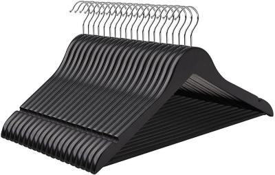 HELLOSHOP26 Lot de 50 cintres Cintres en bois d&acute;&eacute;rable avec encoches et barre crochet rotatif antiglisse longueur 44,5 cm noir 12_0000113 