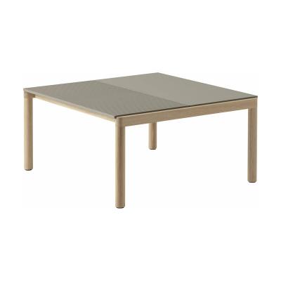 Muuto - Couple Table basse, 84 x 80 cm, 1 Plain 1 Wavy, ch&ecirc;ne / taupe