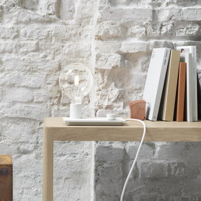 MUUTO  - Lampe de table de contr&ocirc;le LED, blanche