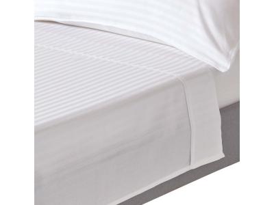 HOMESCAPES Drap plat ray&eacute; satin de coton &eacute;gyptien 330 fils coloris blanc 240 x 300 cm