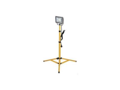 HTTPS: OUTIROR.COM IMG P 1 0 1 6 2 10162.JPG Projecteur de chantier LED 30 watt 2250 lumen IP65 sur tr&eacute;pied