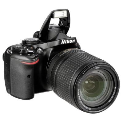 NIKON  D5200 reflex 24.1 mpix + Objectif 18-140 MM VR