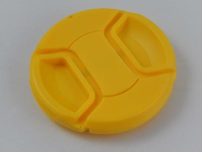 VHBW  Bouchon d'objectif universel 49 mm pour appareil photo - plastique jaune, poign&eacute;e interne